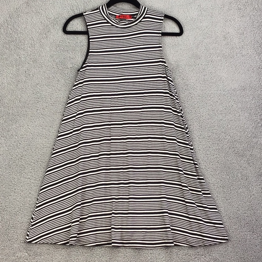 HOT KISS Modern Boho Mock Neck Tank Sleeveless Black and White Tunic Size M
